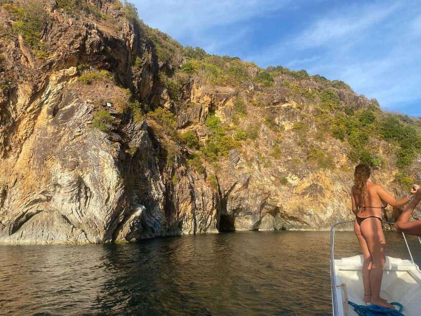 3DAYS AND 2NIGHTS SNORKEL ISLANDS HOPPING EXPEDITION - Crew, guide, and group atmosphere