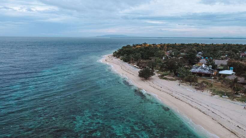 Bohol Balicasag Is Private Tour and Dolphin Watching - An early boat ride from Panglao