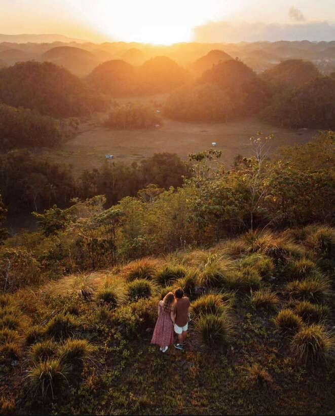 Bohol: Budget Chocolate Hills & Tarsiers -Backpacker Special - The staff can make this budget tour feel warmer