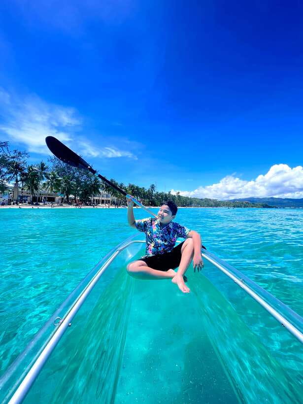 Boracay - Crystal Kayak phot-op Experience - What the guide adds to the experience