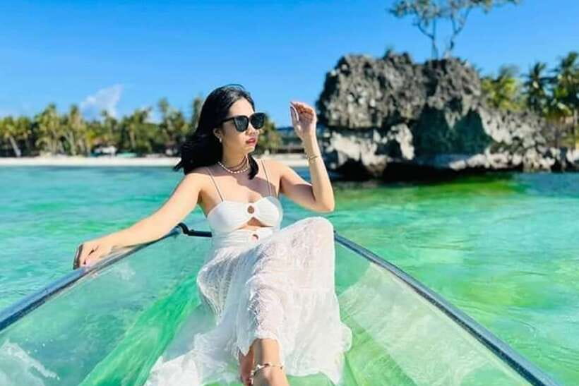 Boracay: Crystal Kayak Photo-op Experience - Why the crystal kayak makes a difference