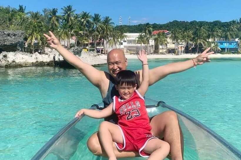 Boracay: Crystal Kayak Photo-op Experience - Guide support, posing, and the pace of the shoot