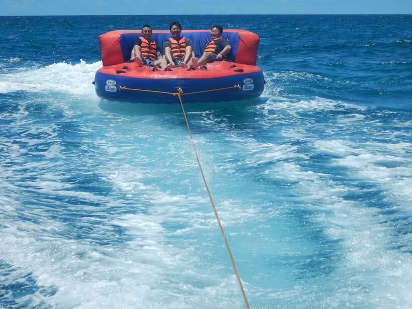 Boracay: Flying Donut Water Tubing Experience - The safety briefing and first splash