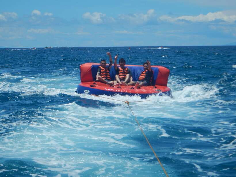 Boracay: Flying Donut Water Tubing Experience - Photos, shoreline views, and the return trip