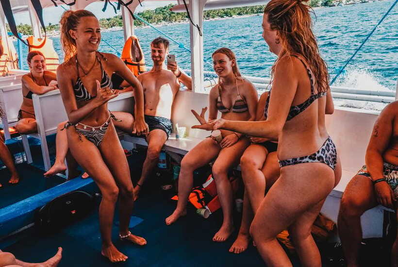 Boracay: Island Hopping & Cliff Jumping by Haqqy Life - Choosing between Puka Shell Beach and Balinghai Beach