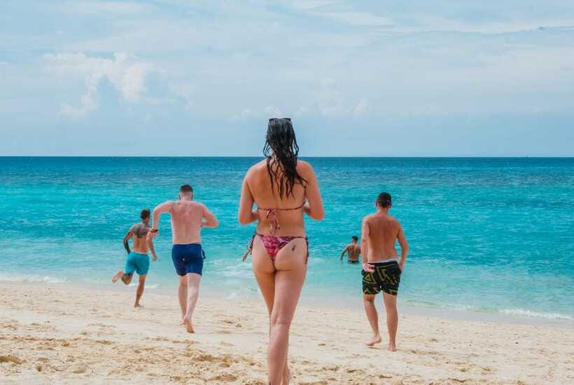 Boracay: Island Hopping & Cliff Jumping by Haqqy Life - The social side: useful if you are traveling alone