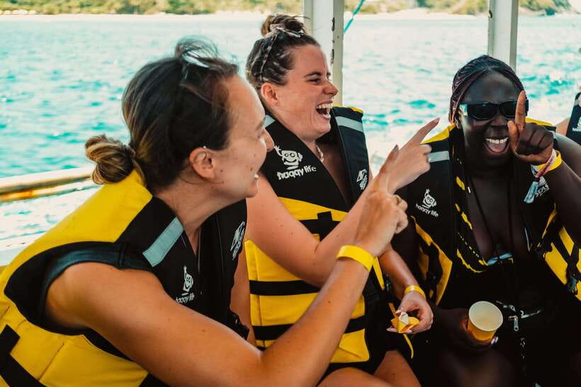 Boracay: Island Hopping & Cliff Jumping by Haqqy Life - Who should book this Boracay outing?