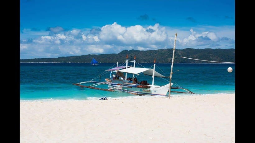Boracay: Island Hopping Tour with Boodle Fight Lunch - What this Boracay boat trip is really about