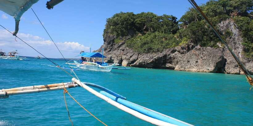 Boracay: Island Hopping Tour with Boodle Fight Lunch - Weather changes the route