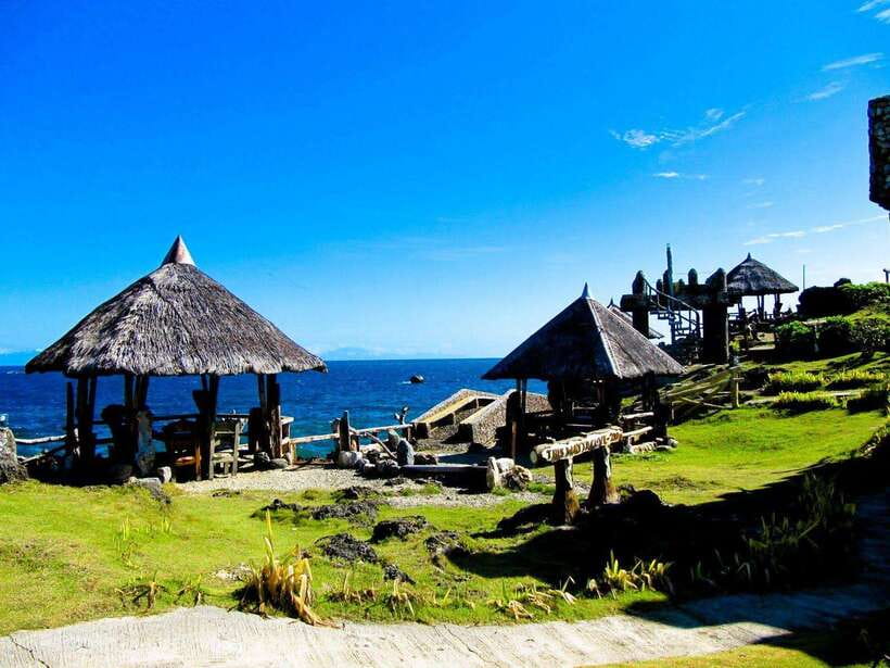 Boracay: Island Hopping Tour with Boodle Fight Lunch - Starting at Bolabog Beach