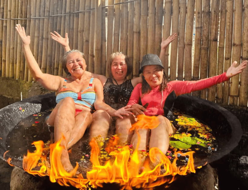 Boracay: Island Hopping with Lunch, Helmet Diving & ATV - Helmet walking beneath the surface