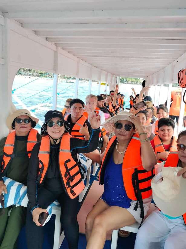 Boracay: Island Hopping with Snorkeling and Crystal Cove - Key points at a glance