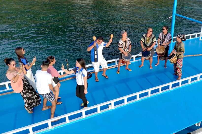 Boracay Island Rhythm Sunset Cruise - Boarding and the first minutes on the boat