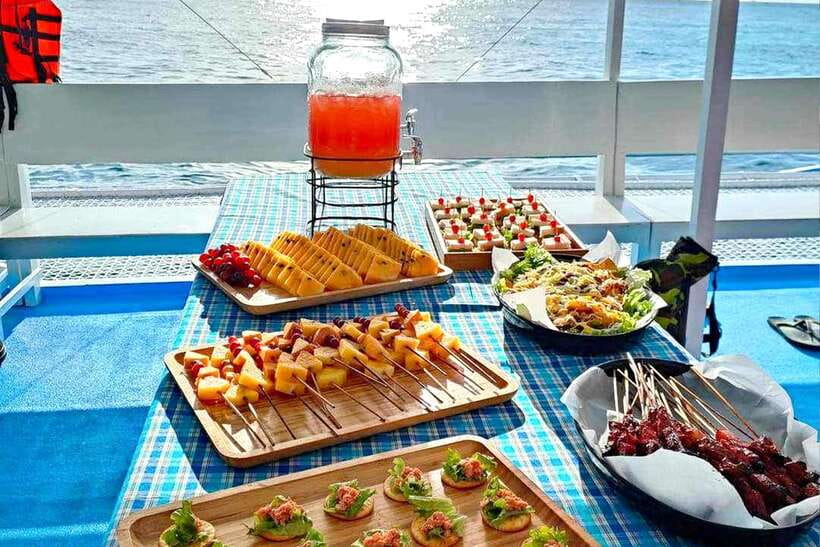 Boracay Island Rhythm Sunset Cruise - Snacks, cocktails, and the value of the fare