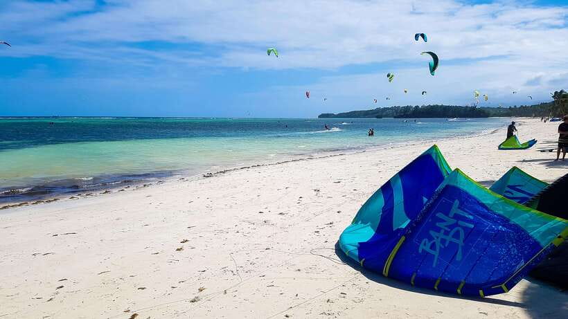Boracay Kiteboarding Discovery Course - Starting at Bolabog Beach with the wind in charge