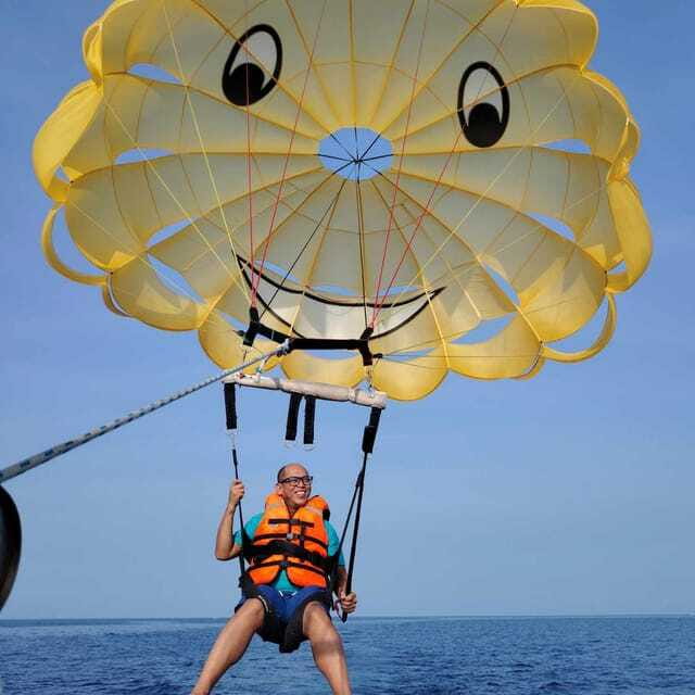 Boracay: Parasailing Adventure with Insta 360-Degree Camera - Fifteen minutes above Boracay with the Parachute Smiley
