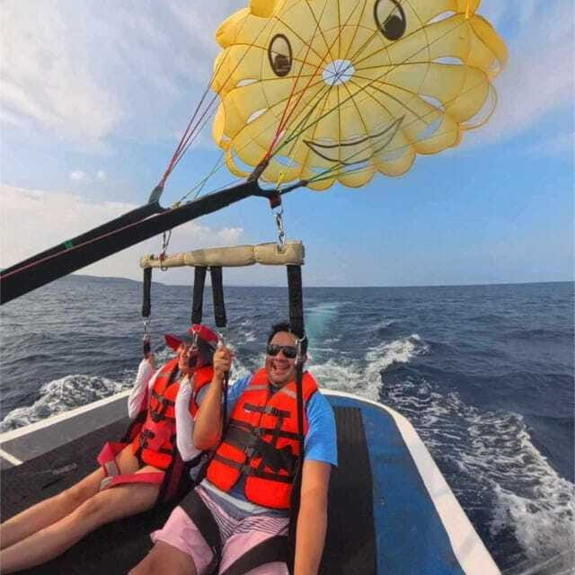 Boracay: Parasailing, Island Hopping, ATV Ride and Kawa Bath - Puka Shell Beach and the island-hopping section