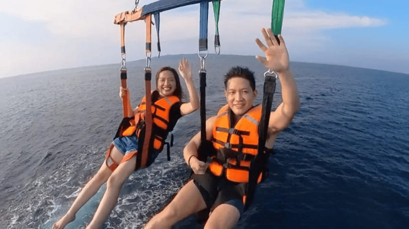 Boracay Parasailing with Insta 360 - The Insta360 camera is a useful part of the deal