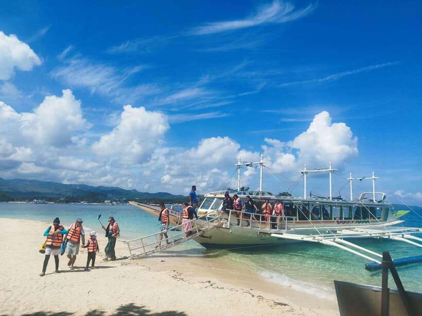 Boracay: Private Island Boat Tour and Lunch with Seaview - Key points at a glance