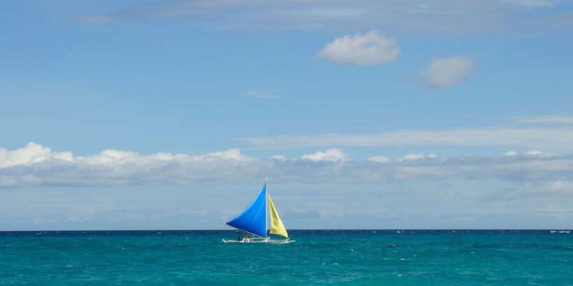 Boracay: Private Traditional Bamboo Boat Sailing Tour - A quiet experience with a friendly crew