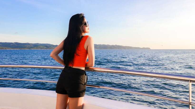 Boracay: Scenic Sunset Cruise with Live Music - Snacks, fruit, and drinks included in the fare