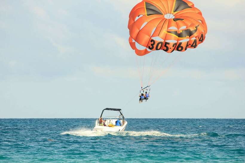 Boracay: Solo or Tandem Parasailing Experience - Choosing Between Solo and Tandem Flight