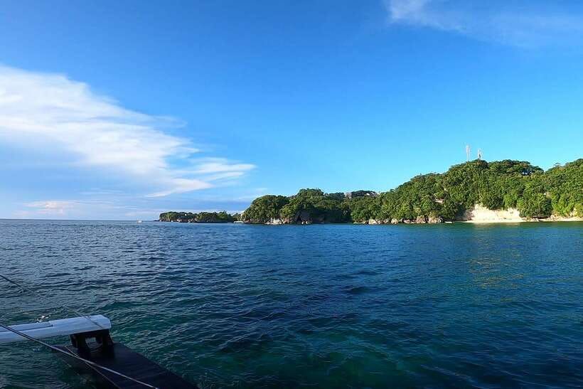 Boracay: Sunset Boat Party with Snacks - A sunset cruise built around Boracay’s shoreline