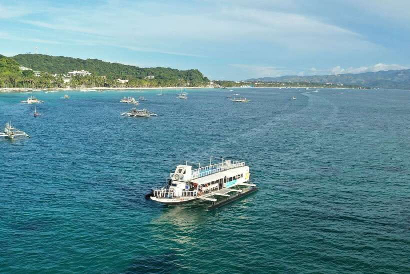 Boracay: Sunset Boat Party with Snacks - Choosing the party boat or the yacht