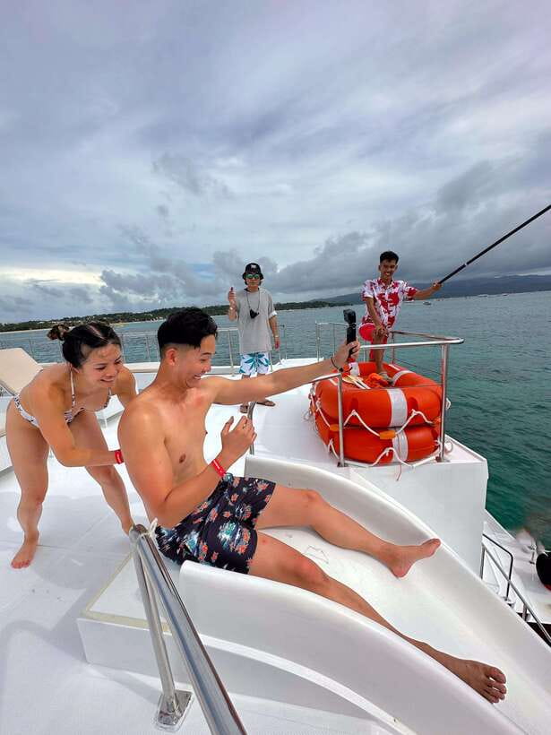 Boracay Sunset Cruise with RedWhale Party Yacht - Meeting at Astoria Boracay in Station 1