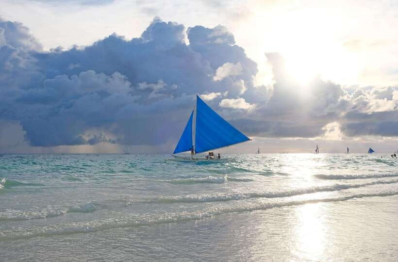 Boracay: Sunset Paraw Sailing Trip - A 30-minute sail on Boracay’s traditional paraw