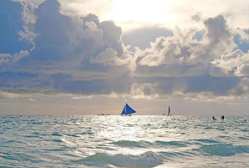 Boracay: Sunset Paraw Sailing Trip - Boarding the bamboo double-outrigger paraw
