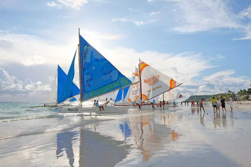 Boracay: Sunset Paraw Sailing Trip - Booking tips for a smoother evening