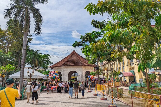 Cebu City with Sirao Garden Half Day Tour - Santo Niño Basilica Shows Living Devotion