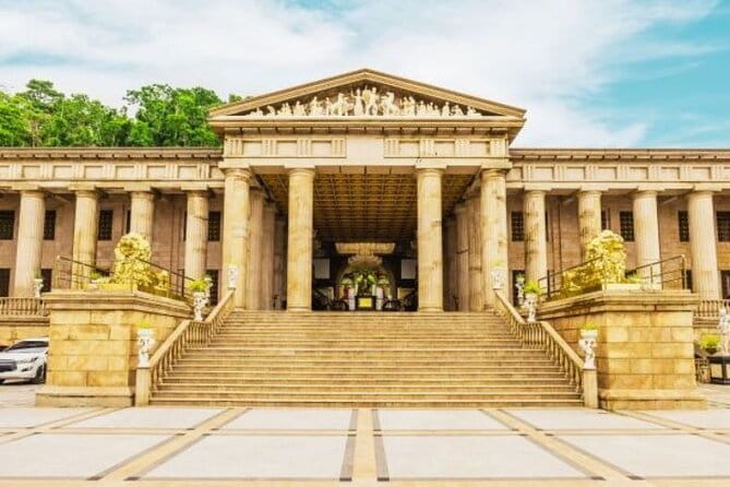 Cebu Group Tour: Best Cebu City Tour - Cebu Heritage Monument, a fast lesson in the past