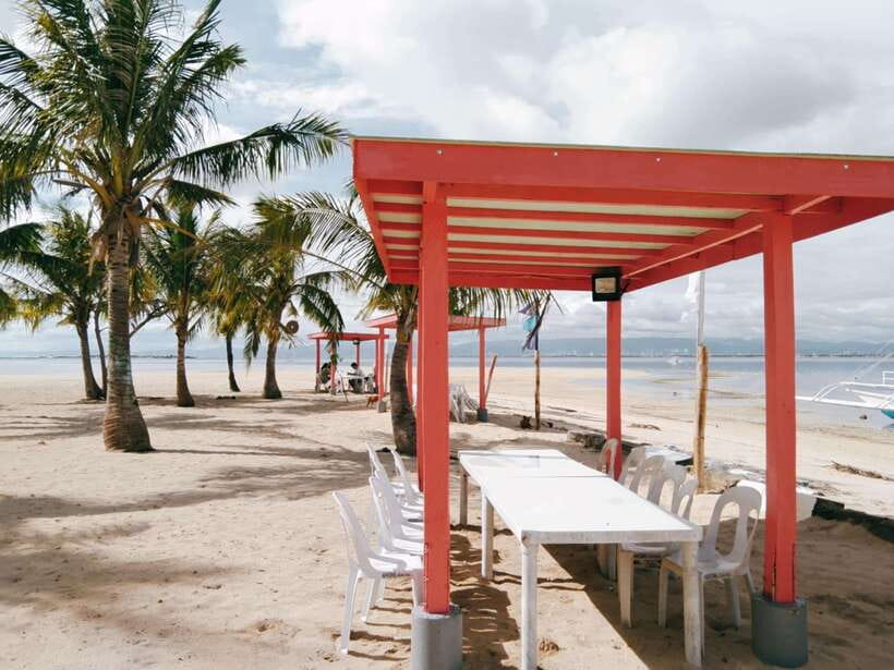 Cebu: Mactan Island Hopping Boat Tour with Lunch - Practical gear for a wet, sunny day