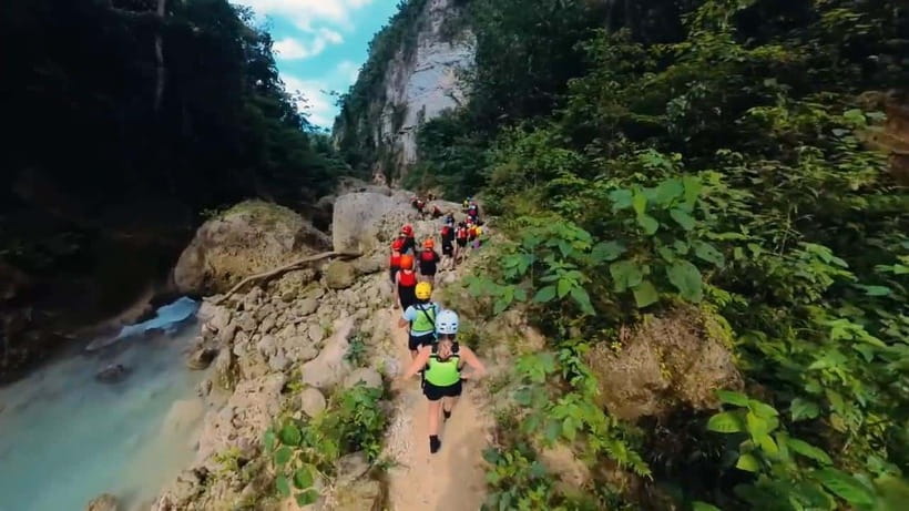 Cebu:Oslob Whale Shark Swimming & Kawasan Falls Canyoneering - The road to Badian and lunch timing