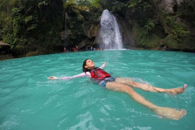 Cebu: Whale Sharks, Kawasan Falls, & Sardines Run Snorkeling - Oslob whale sharks: impressive animals, busy setting