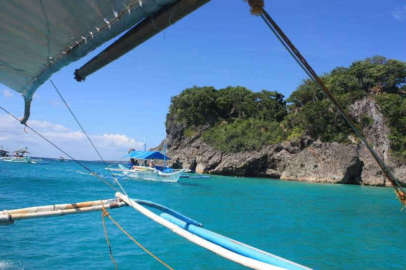 Coron: Barracuda Lake and Reef Garden Tour with Lunch - Barracuda Lake and the rocky entrance