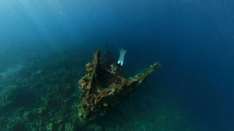 Coron: Barracuda Lake and Reef Garden Tour with Lunch - Twin Lagoons and the changing water