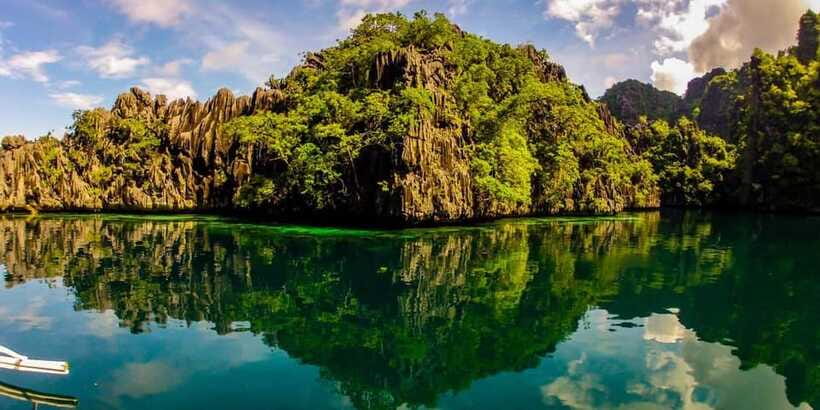 Coron: Complete Island Hopping Guided Tour with Lunch - Barracuda Lake and the hot-cold water layers