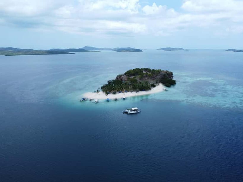 Coron Island: Premier Trimaran Tour - Kayangan Lake and the famous viewpoint