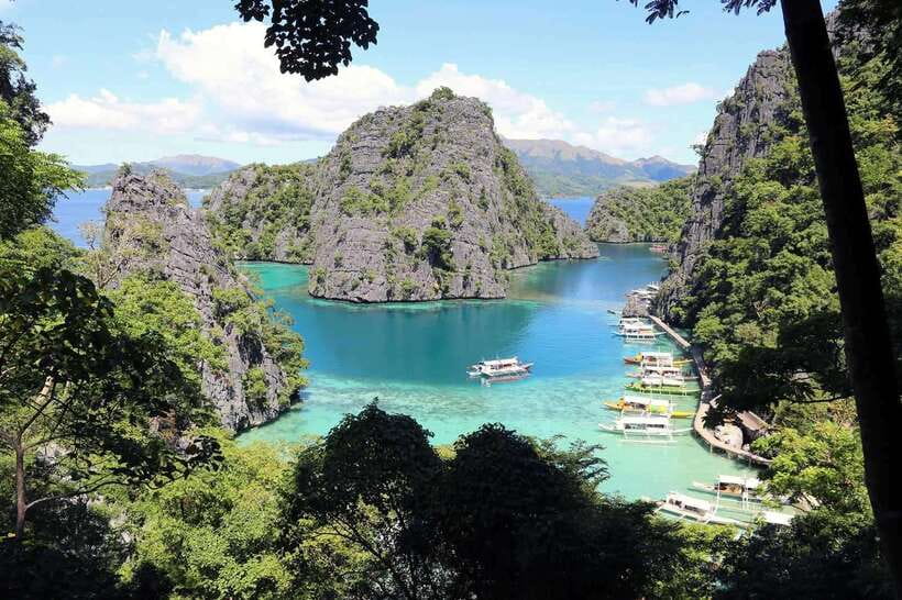CORON:ISLAND TOUR A Lakes and Snorkeling with Corals - Kayangan Lake: the big opening scene