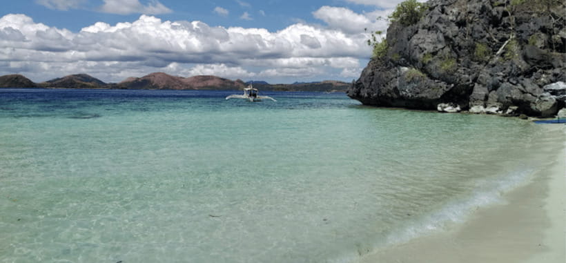 Coron: Island Tour (B) with Twin Lagoon & Lunch - Barracuda Lake and its changing water