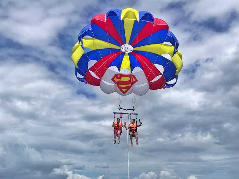 Coron: Parasailing Experience - Who will enjoy this Coron flight most?