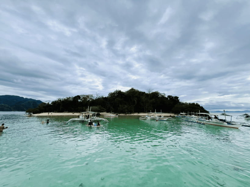 Coron: Private Boat Hire with Guided Tour and Lunch on Beach - FAQ