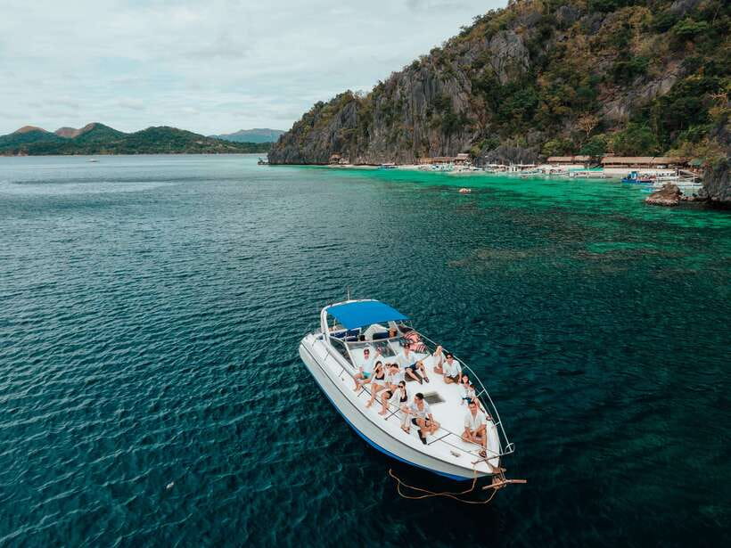 Coron: Private Island-Hopping Tour on a Yacht or Speedboat - Kayangan Lake and Barracuda Lake