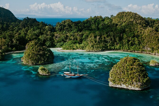 Coron Ultimate Tour - Full Day Group Tour w/ Lunch - Lunch, pickup, and what to bring