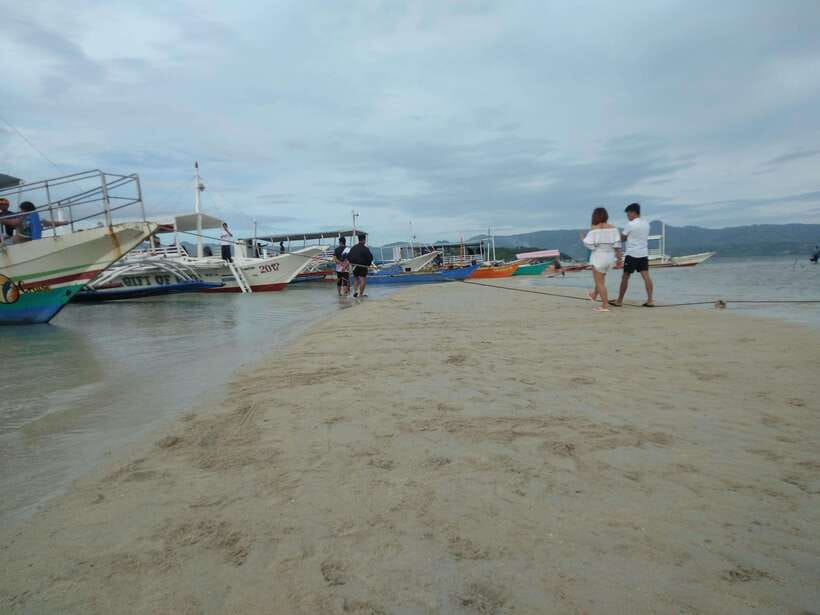 Dumaguete: Dolphin Watching & Manjuyod Sandbar Private Tour - Lunch aboard the boat