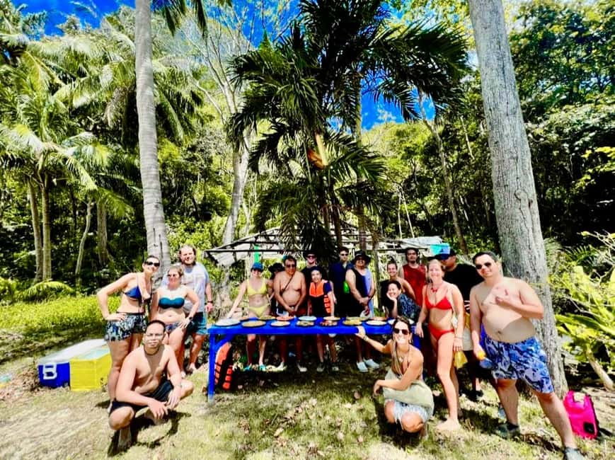 El Nido: Big Lagoon Kayaking & Island Adventure - The crew adds a human touch