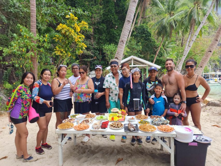 El Nido Day Tour - From 7:00am to 4:00pm on the water